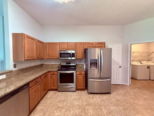 Building Photo - Stunning Lakefront Retreat: 3BR/2BA Home w...