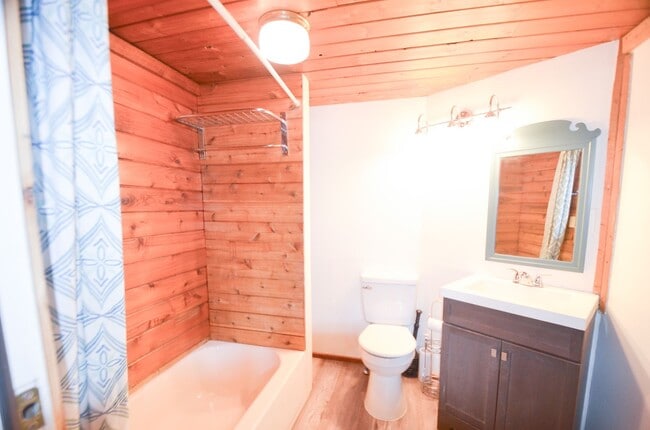 Building Photo - Commercial and Residential Option! Main St Alma!