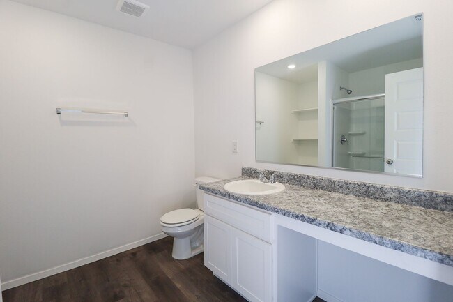 Building Photo - New Build 3 Bedroom 2 Bath available 6/1 in Robninson Ranch!