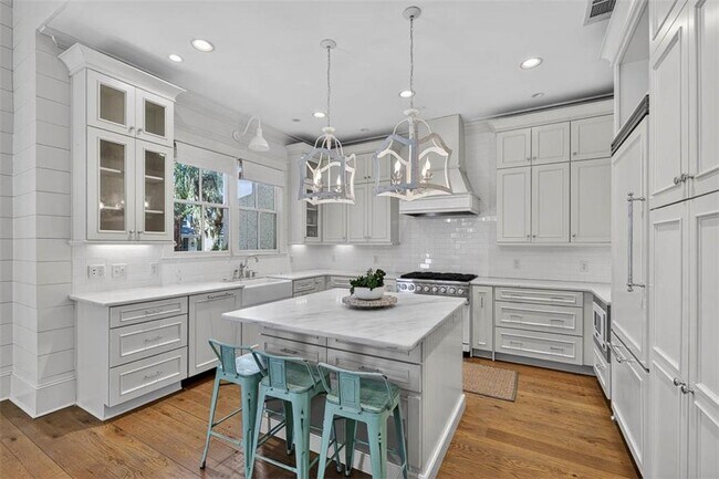 Building Photo - 1030 Village Oaks Ln