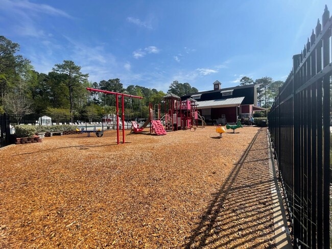 Building Photo - 4476 Farm Lake Dr