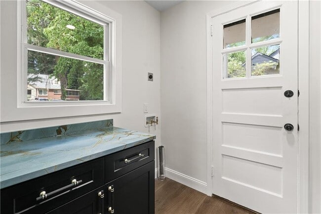 Building Photo - 1658 Altadena Pl SW