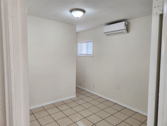 Building Photo - 1803 Church St