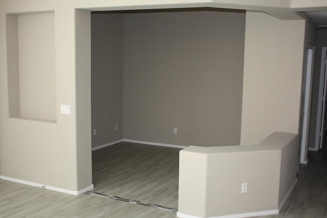 Building Photo - 6123 N 135th Dr