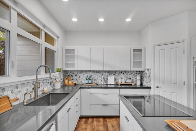 Building Photo - Spacious Upcountry Townhome with Ocean Vie...