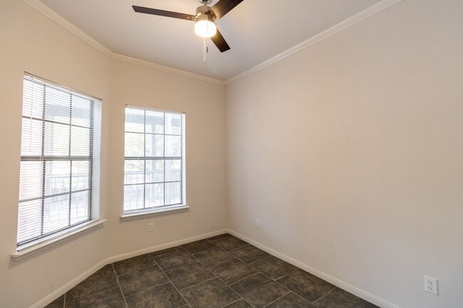 Building Photo - South Austin Gem: Cozy 2BR Home with Stunning Downtown Views, Minutes from Barton Creek Greenbelt!