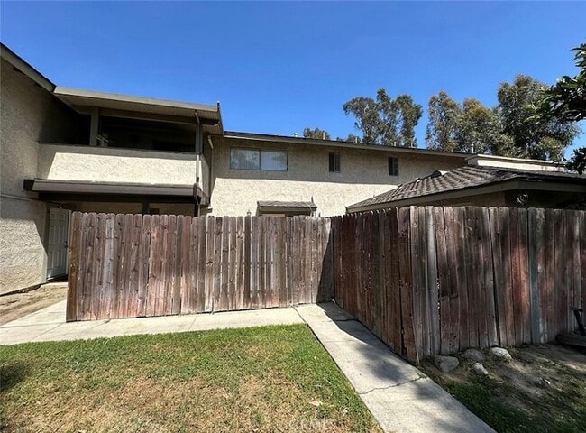 Building Photo - 1501 E Fairfield Ct