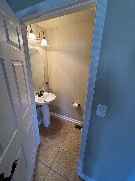 Building Photo - 2766 Blakely Ln