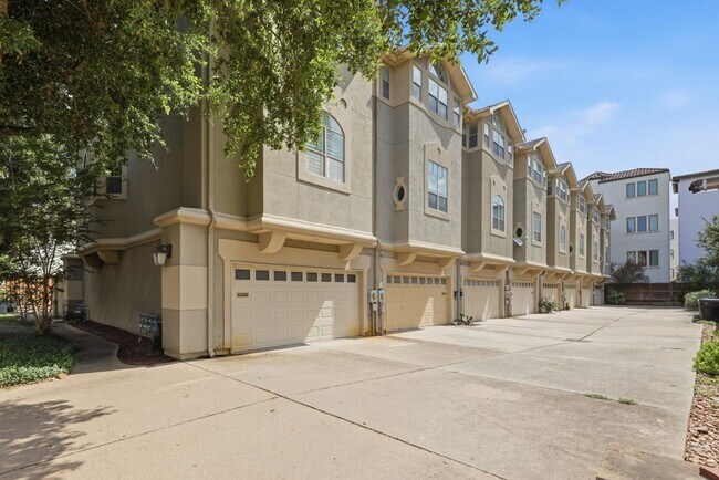 Building Photo - 110 Detering St