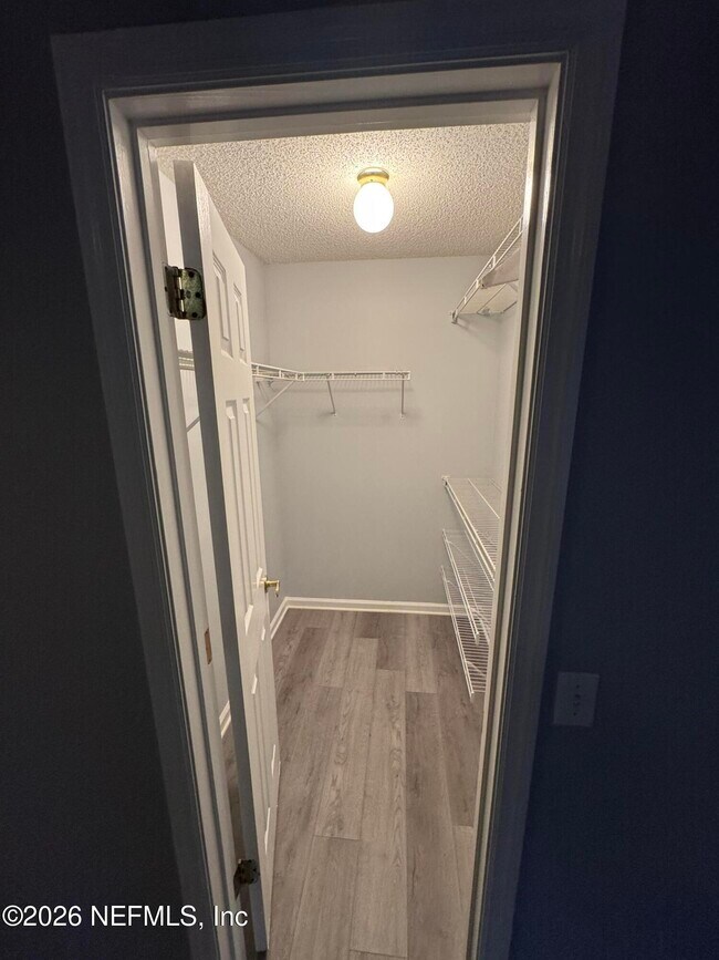 Building Photo - 5558 Oak Crossing Dr