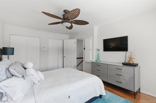 Building Photo - 10 Bayberry Ln