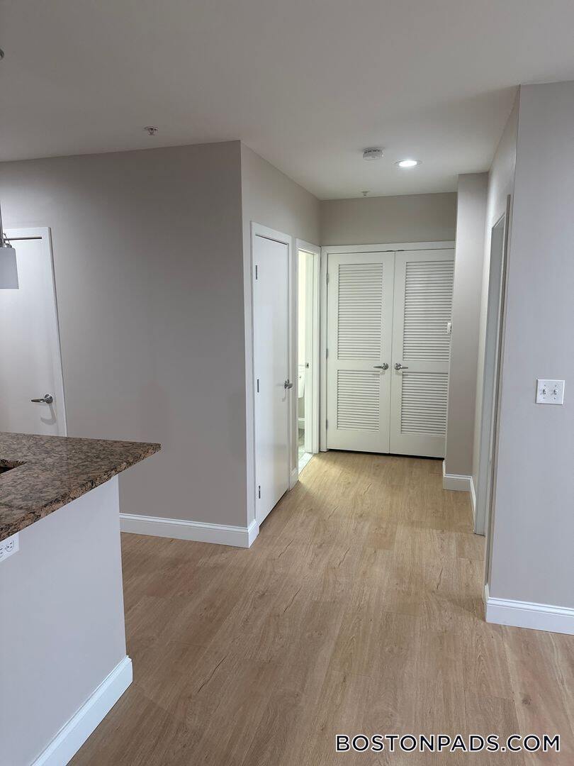 Building Photo - 75 S Main St