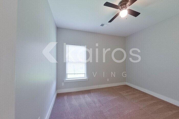 Building Photo - 165 Maple Leaf Dr