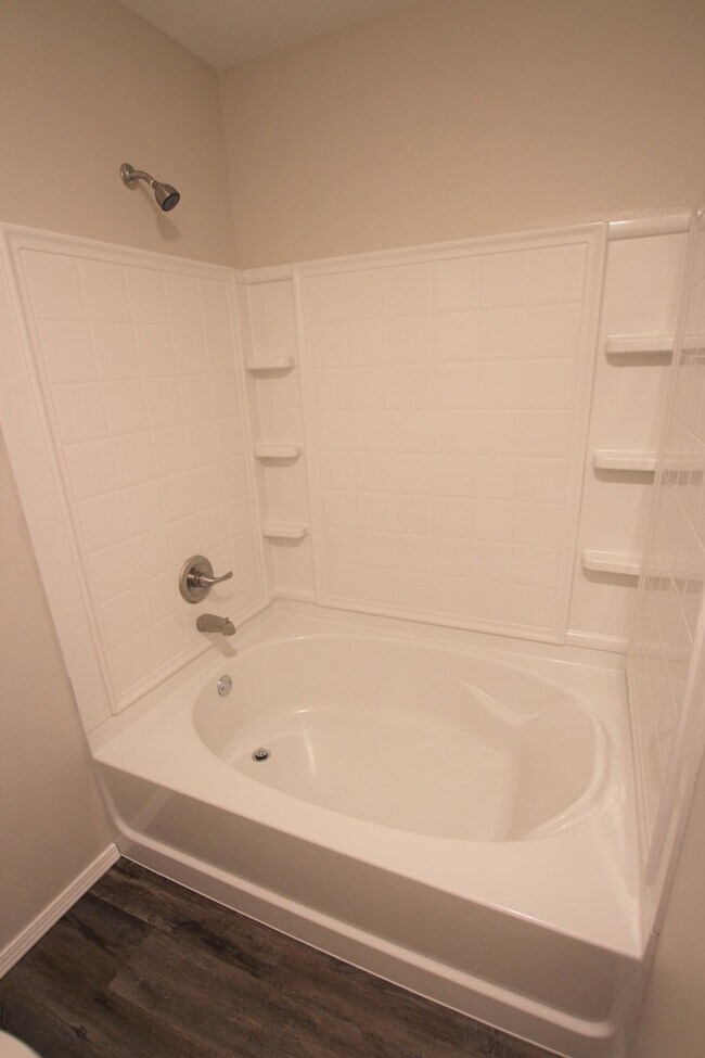 Building Photo - Coming Soon! Updated 3 Bedroom, 2 Bathroom home in Whitehouse ISD!