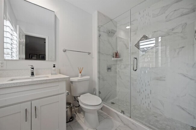 Building Photo - 4619 Breezy Point Dr