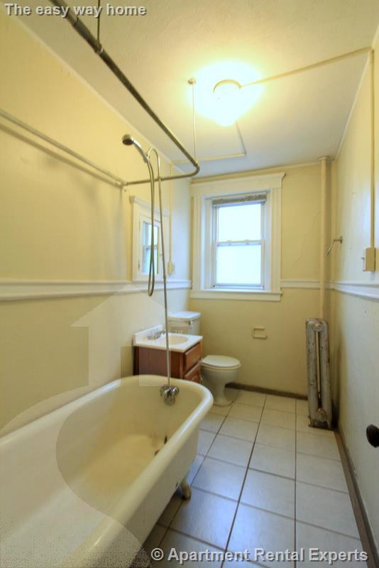 Building Photo - 8 Craigie Cir