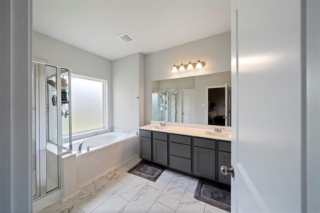 Building Photo - 2277 Forest Chestnut Dr