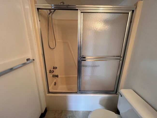 Building Photo - 1 Bedroom 1 Bath-Moon Township