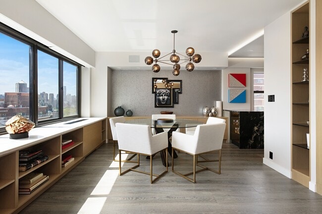 Building Photo - 900 Park Ave