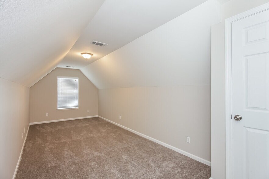 Building Photo - 2910 Oakdale Pasture Dr