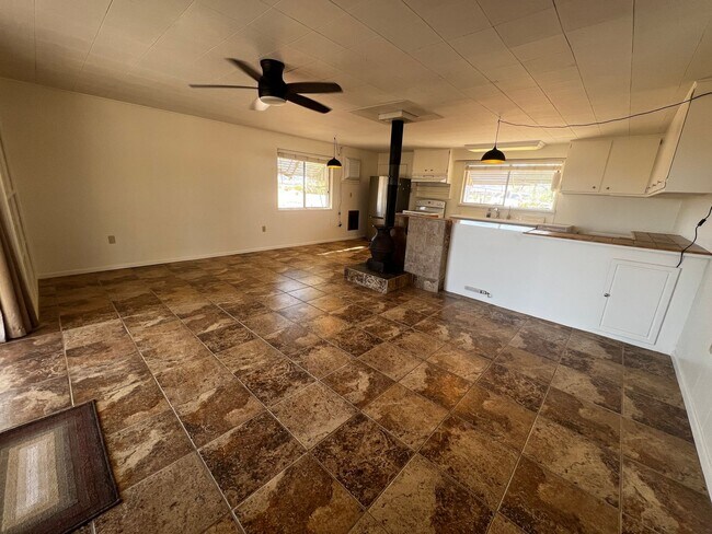 Building Photo - For Rent – Private Desert Retreat in Wonde...