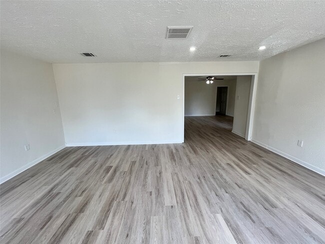 Building Photo - 12607 Sandy Hook Dr
