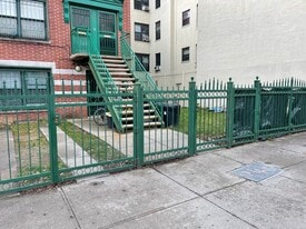 Building Photo - 940 E 181st St