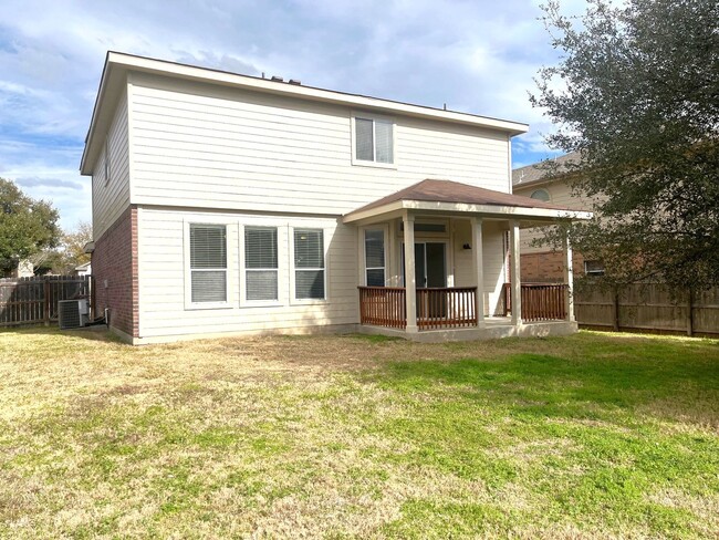 Building Photo - 4 Bedroom 2 1/2 Bath in Cibolo!