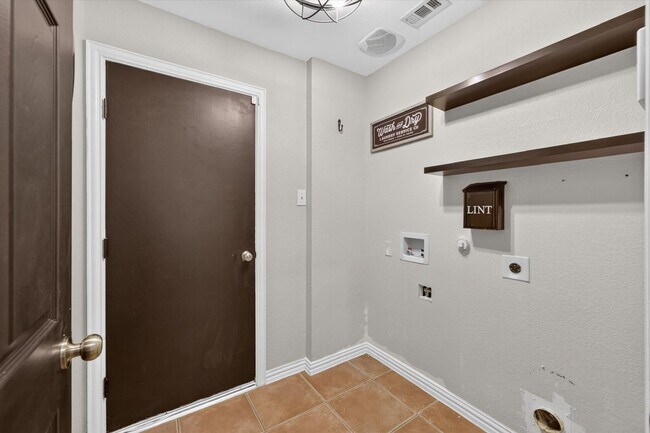 Building Photo - 2416 Greenbrook Dr