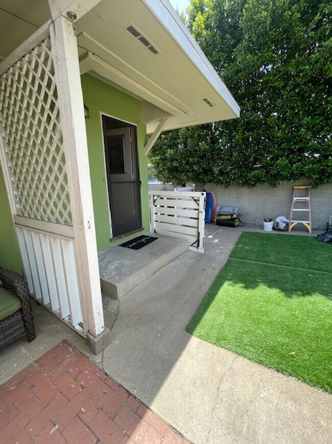 Building Photo - Westchester Home Perfect for Plant/Garden ...