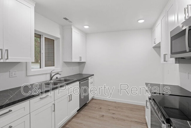 Building Photo - 218 Reda Ln