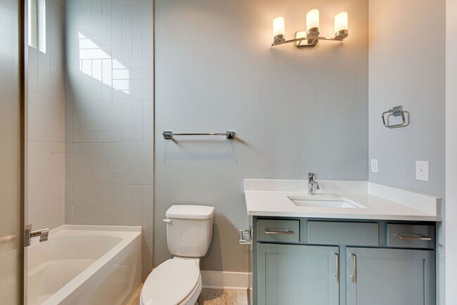 Building Photo - Youngs Lane Luxury Townhome