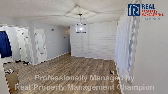 Building Photo - Adorable 3 BD/2 BA with Large Lot on Cul-de-Sac