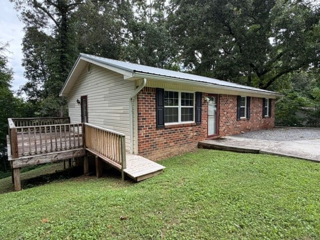 Building Photo - 4040 Lynncrest Dr NE
