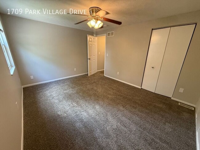 Building Photo - 1709 Park Village Dr