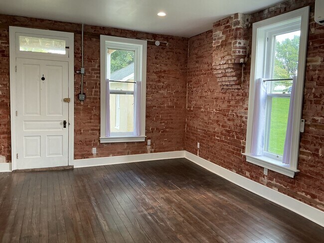 Building Photo - 53 E Canal Rd