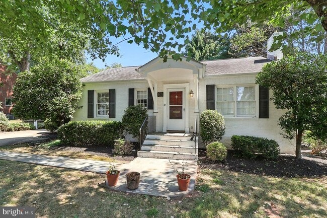 Primary Photo - 9121 Battle St
