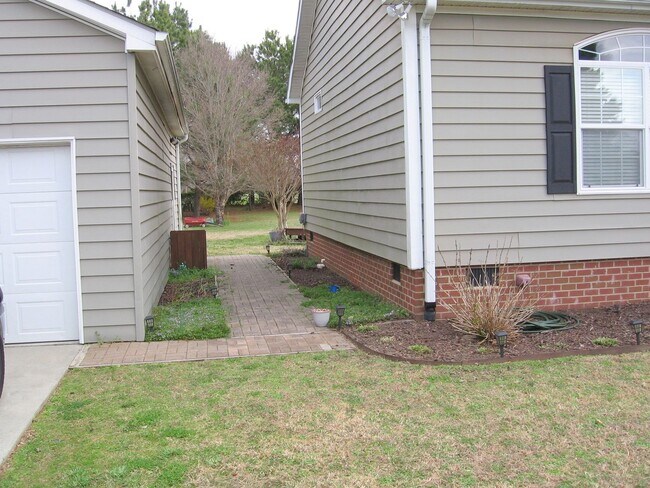 Building Photo - SMITHFIELD