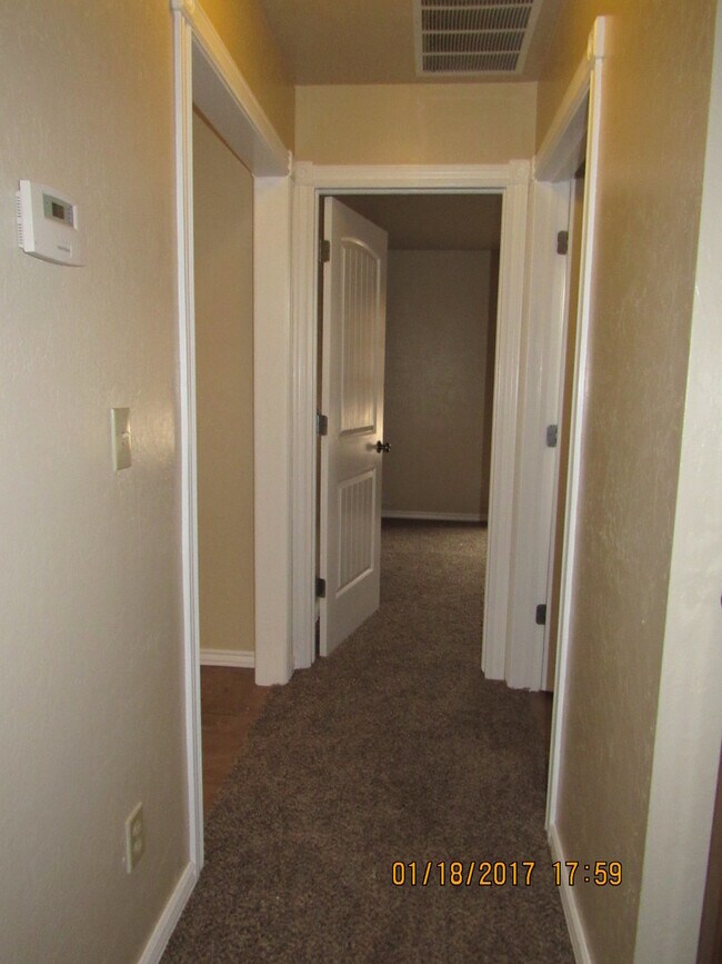 Building Photo - BEAUTIFUL HOME IN WOLFCREEK AREA!!!