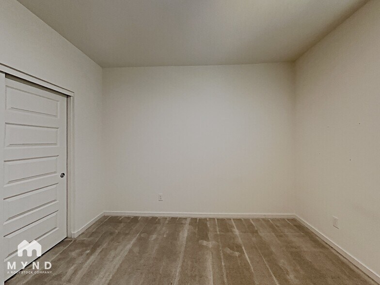 Building Photo - 565 W Tallula Trail
