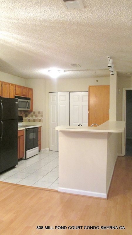 Building Photo - ENJOY THIS BEAUTIFUL CONDO NESTLED IN THE ...