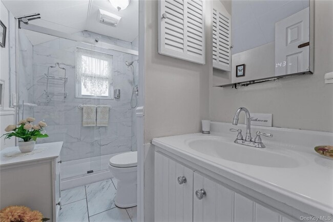 Building Photo - 6 Fernwood Terrace N