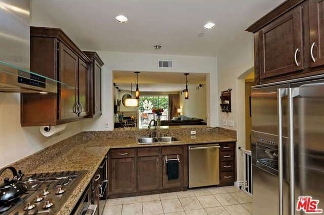 Kitchen - 13200 Moorpark St