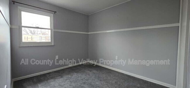 Building Photo - 405 S St George St