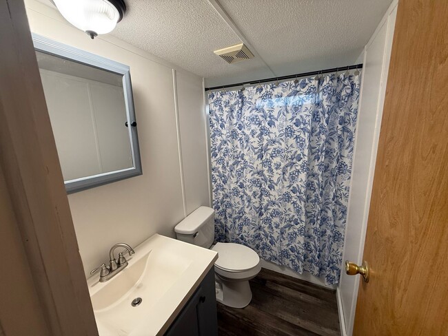 Building Photo - Move-In Ready 3/2 Home With Modern Upgrades & Country Charm