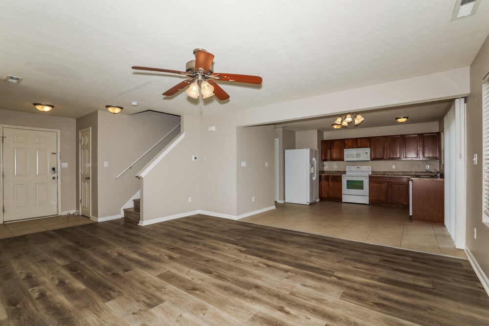 Building Photo - 2409 Woodfield Blvd