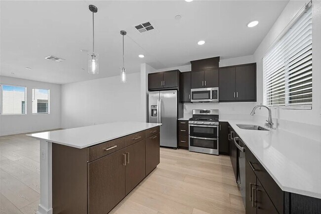 Building Photo - Beautiful 3BD/2.5BA Townhouse in San Ysidro W/ W/D, A/C, 2-Car Garage, Balcony, and Community Parks!