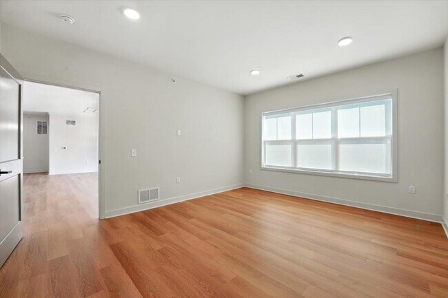 Building Photo - 440 NORTH Ave E