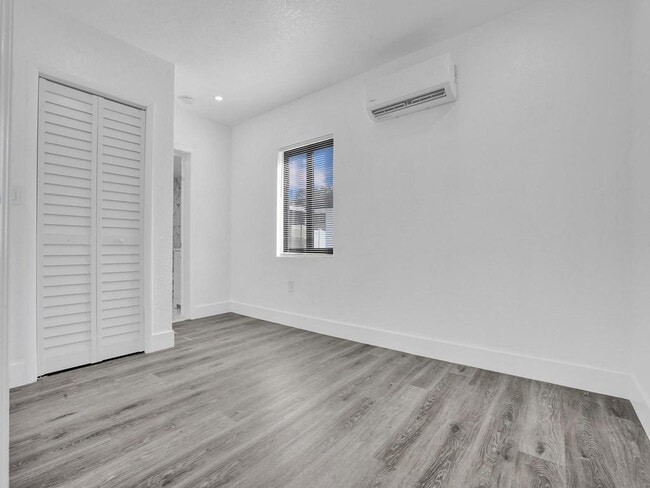 Building Photo - 940 SW 28th St