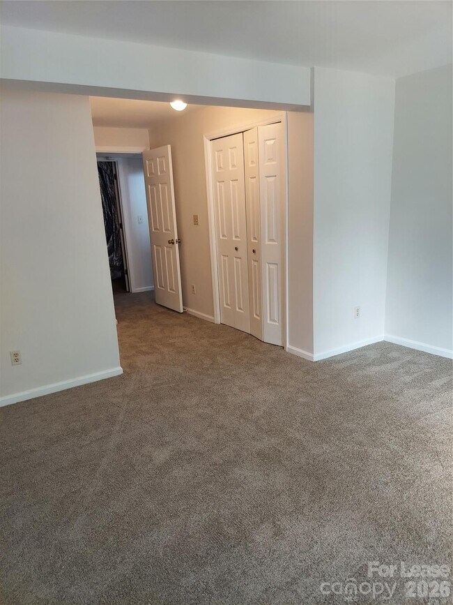 Building Photo - 675 Lex Dr